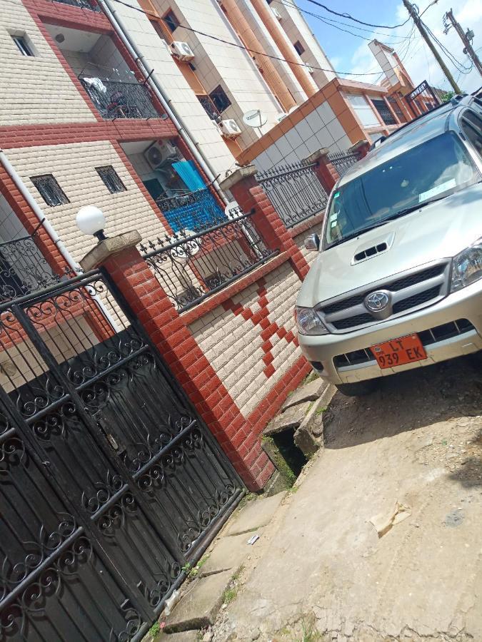 Ange Raphael Hotel Douala Bagian luar foto