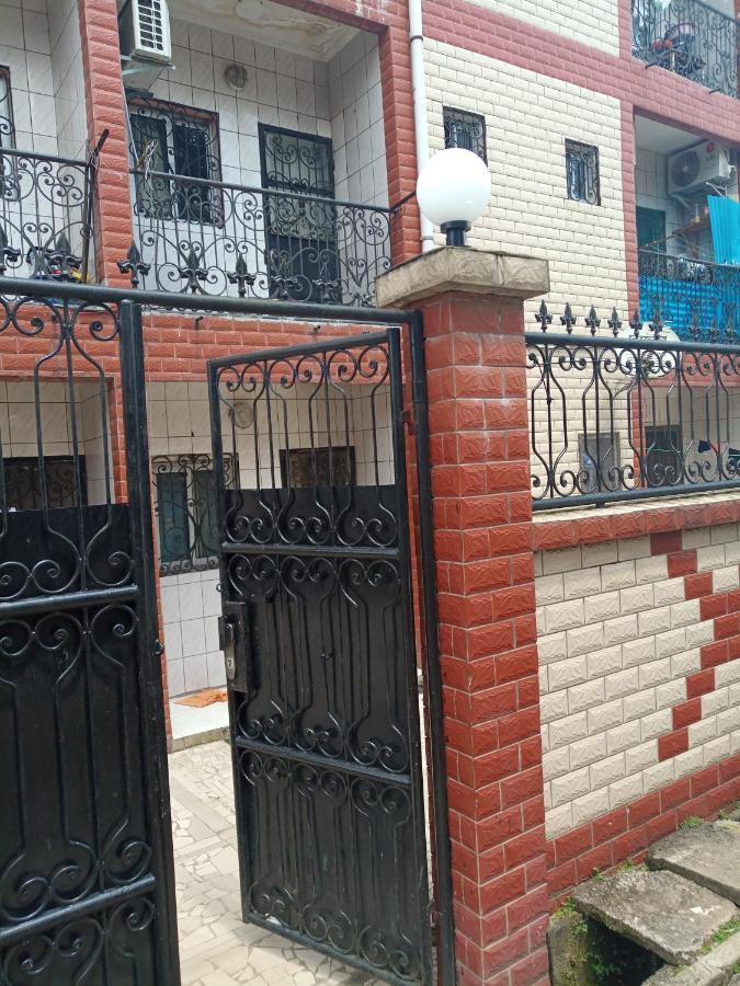Ange Raphael Hotel Douala Bagian luar foto